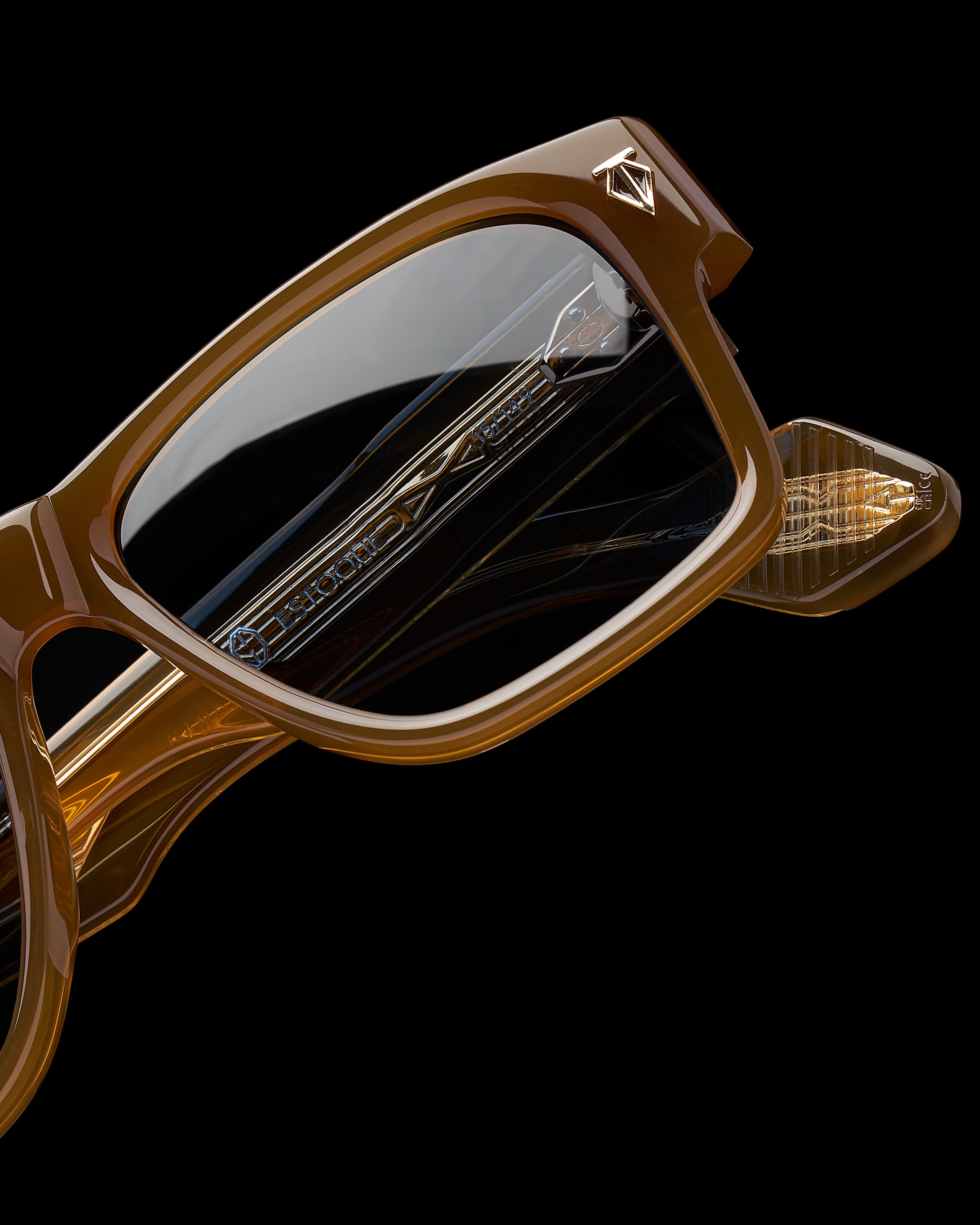 files/ESTOQUE_THENRI_Brown_Designer_Sunglasses_Creative_4x5_1.jpg