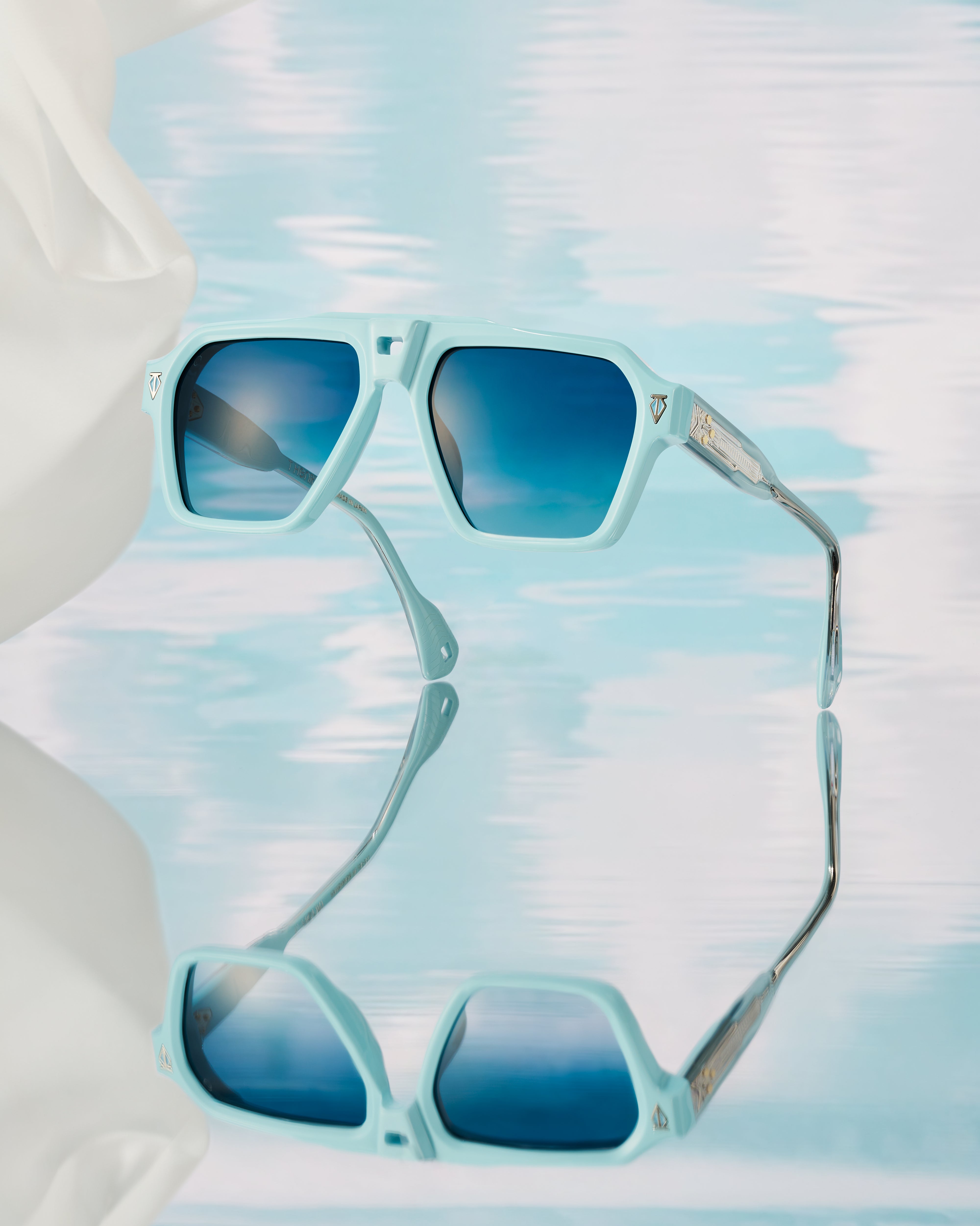 files/SKYLINE_THENRI_Reverie_Designer_Sunglasses_Creative_1.jpg