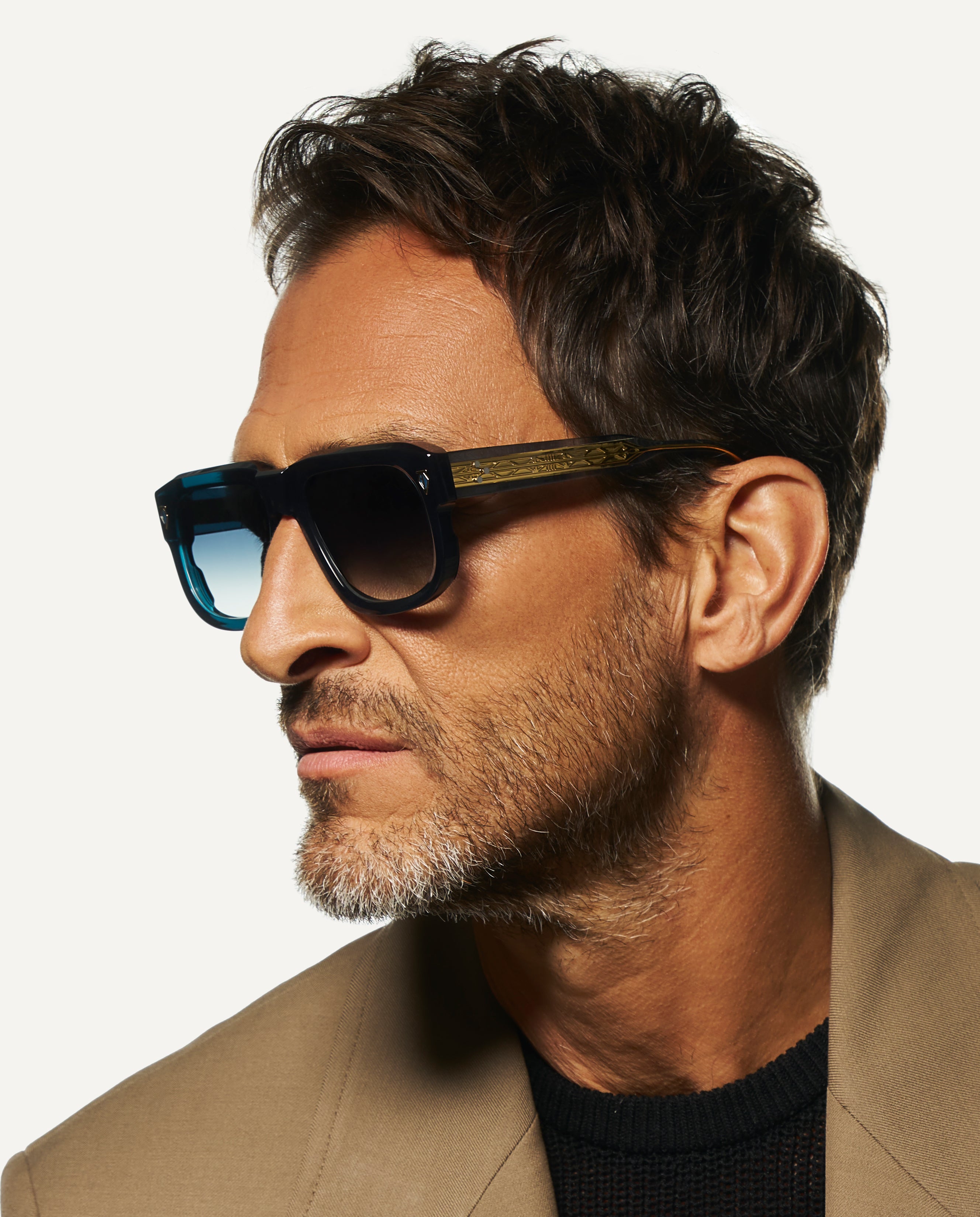 files/T-Henri_Valour_Male_Model_oversized-sunglasses-male.jpg